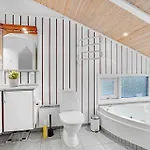 5 Bedroom Stunning In 블록쿠스