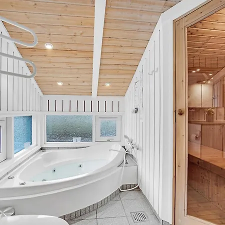 Ferienhaus 5 Bedroom Stunning In Blokhus