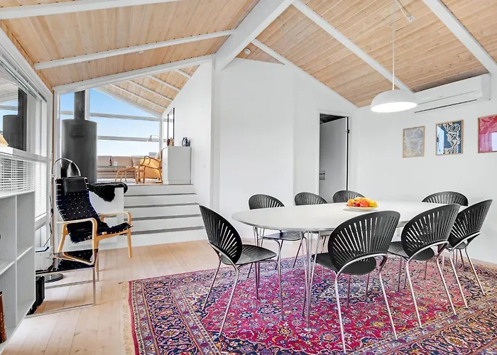 5 Bedroom Stunning In Hébergement de vacances *