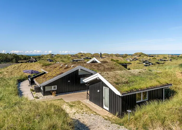 5 Bedroom Stunning In Hébergement de vacances Blokhus