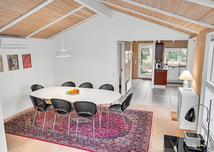 5 Bedroom Stunning In Hébergement de vacances *
